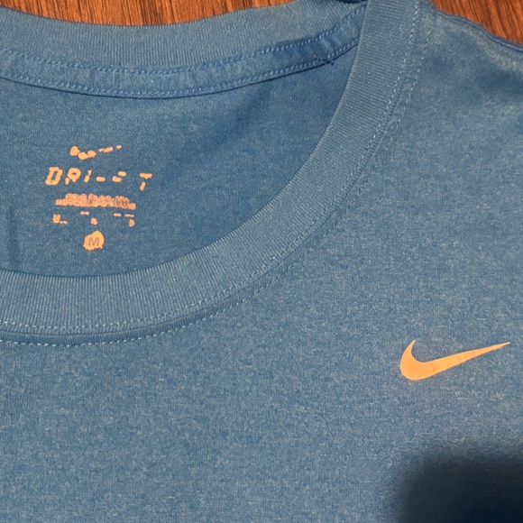 womens nike sports tshirt - Picture 6 of 6